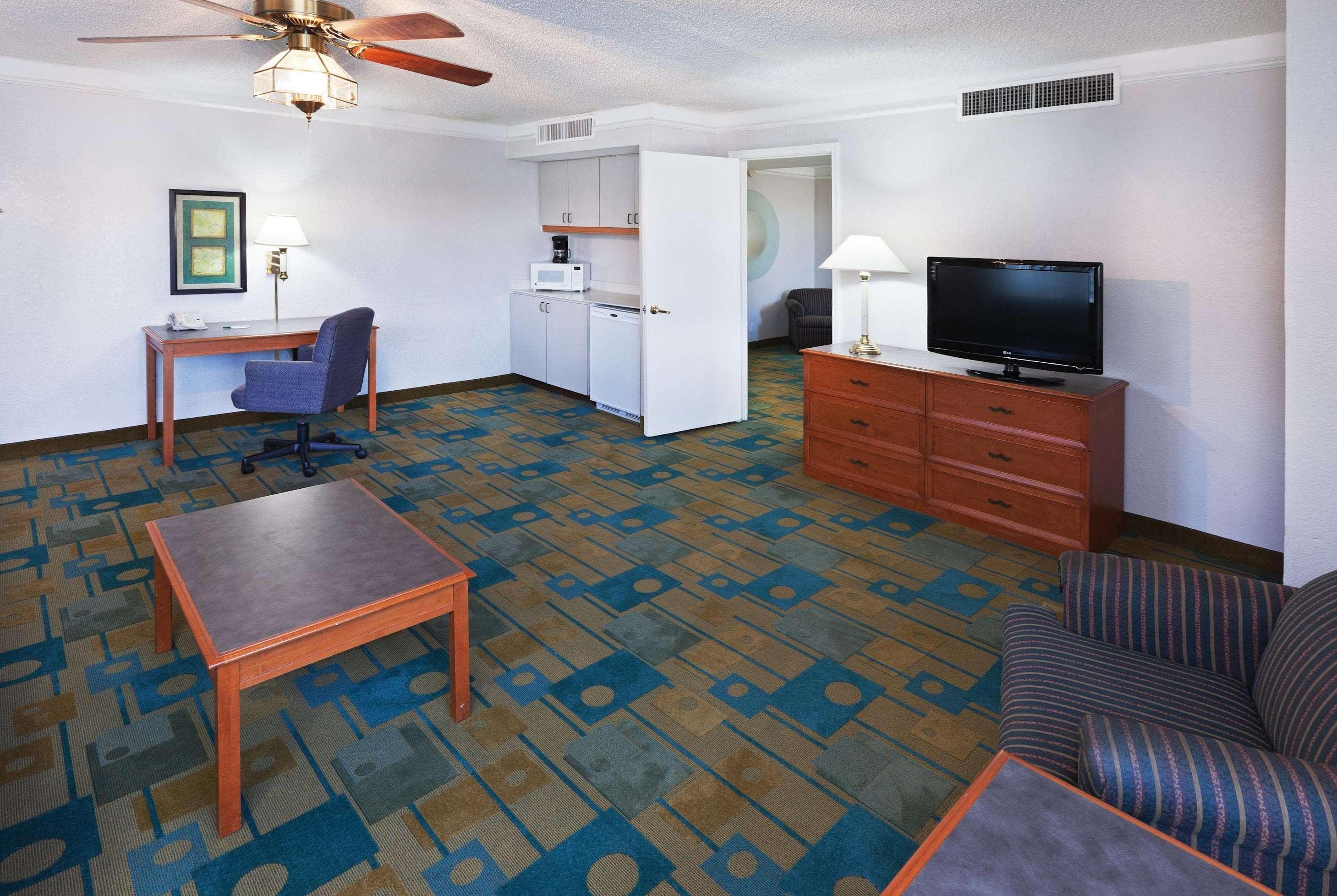 La Quinta Inn By Wyndham Austin Oltorf Экстерьер фото