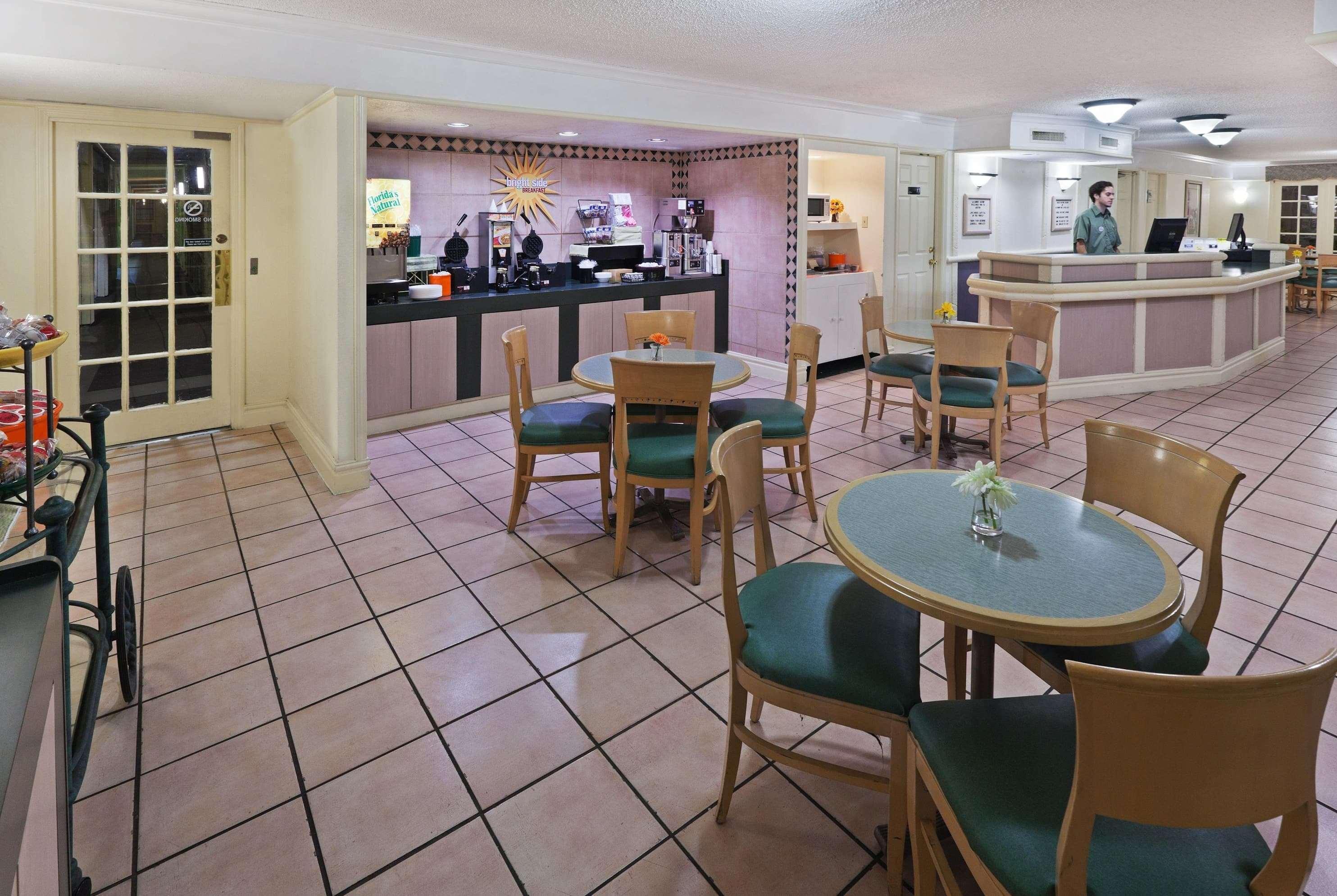 La Quinta Inn By Wyndham Austin Oltorf Экстерьер фото