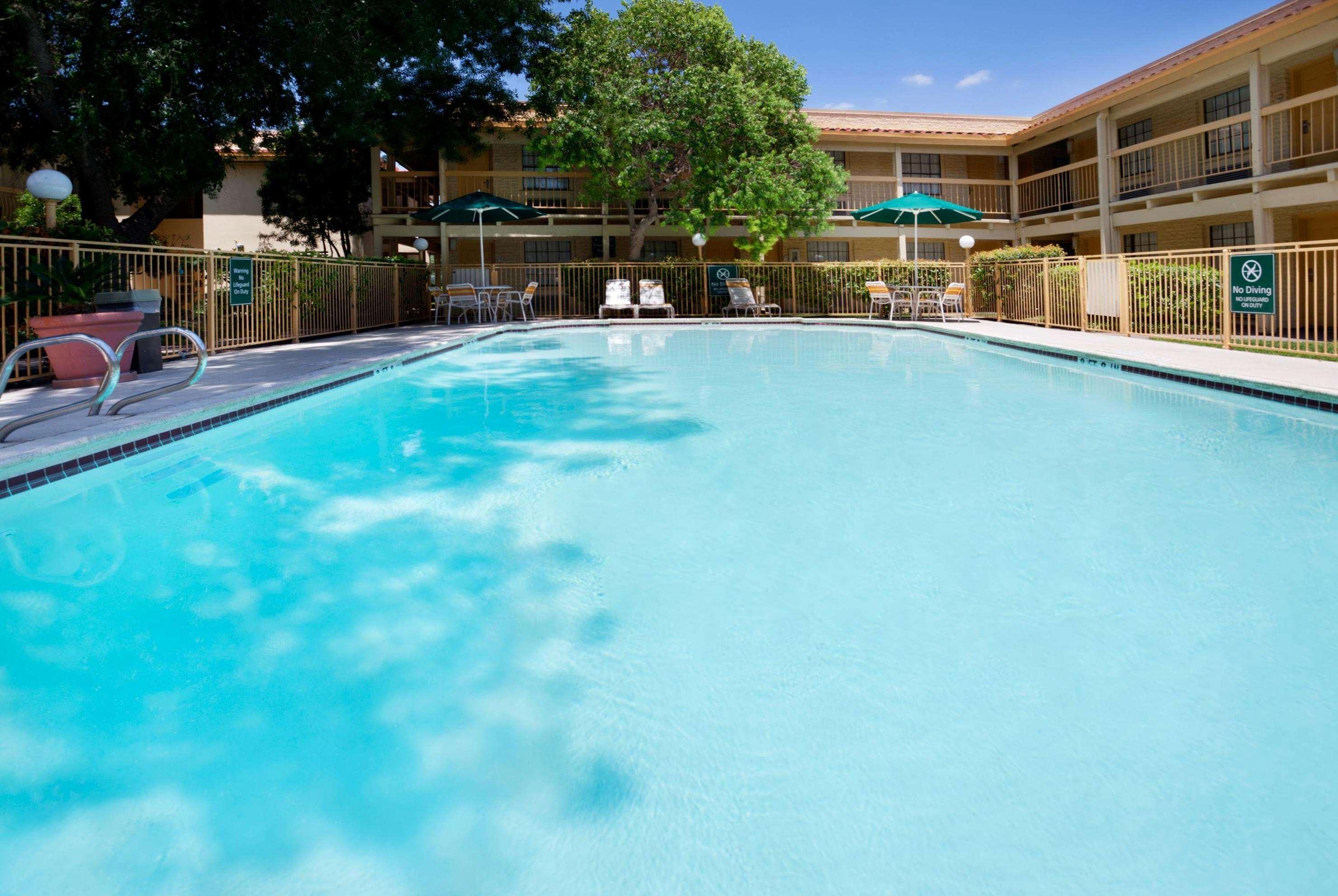 La Quinta Inn By Wyndham Austin Oltorf Экстерьер фото